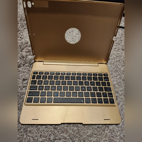 Ipad 6 Gold Hard keyboard Case - Picture 1 of 5